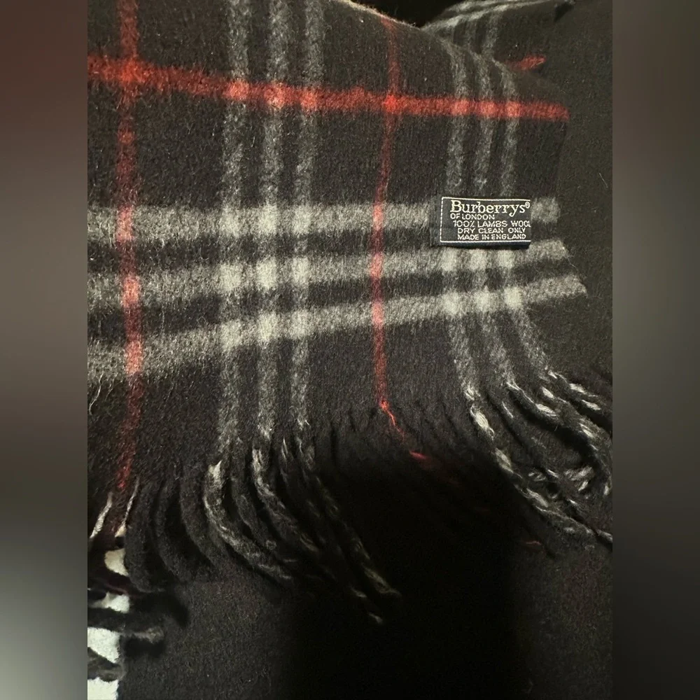 Vintage Burberry Classic Black and Red Plaid Scarf 100% lambs wool(unisex)